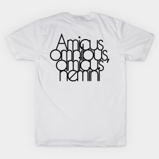 Amicus omnibus, amicus nemini T-Shirt